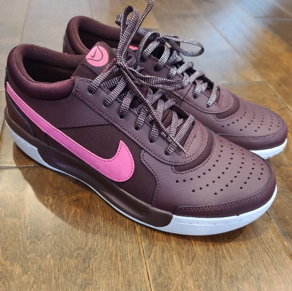 Nike Tennis Shoes